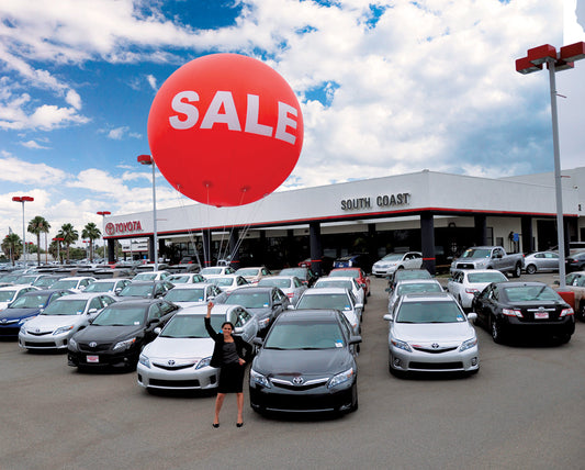 The 8-Foot 'Main Event' Sale Balloon